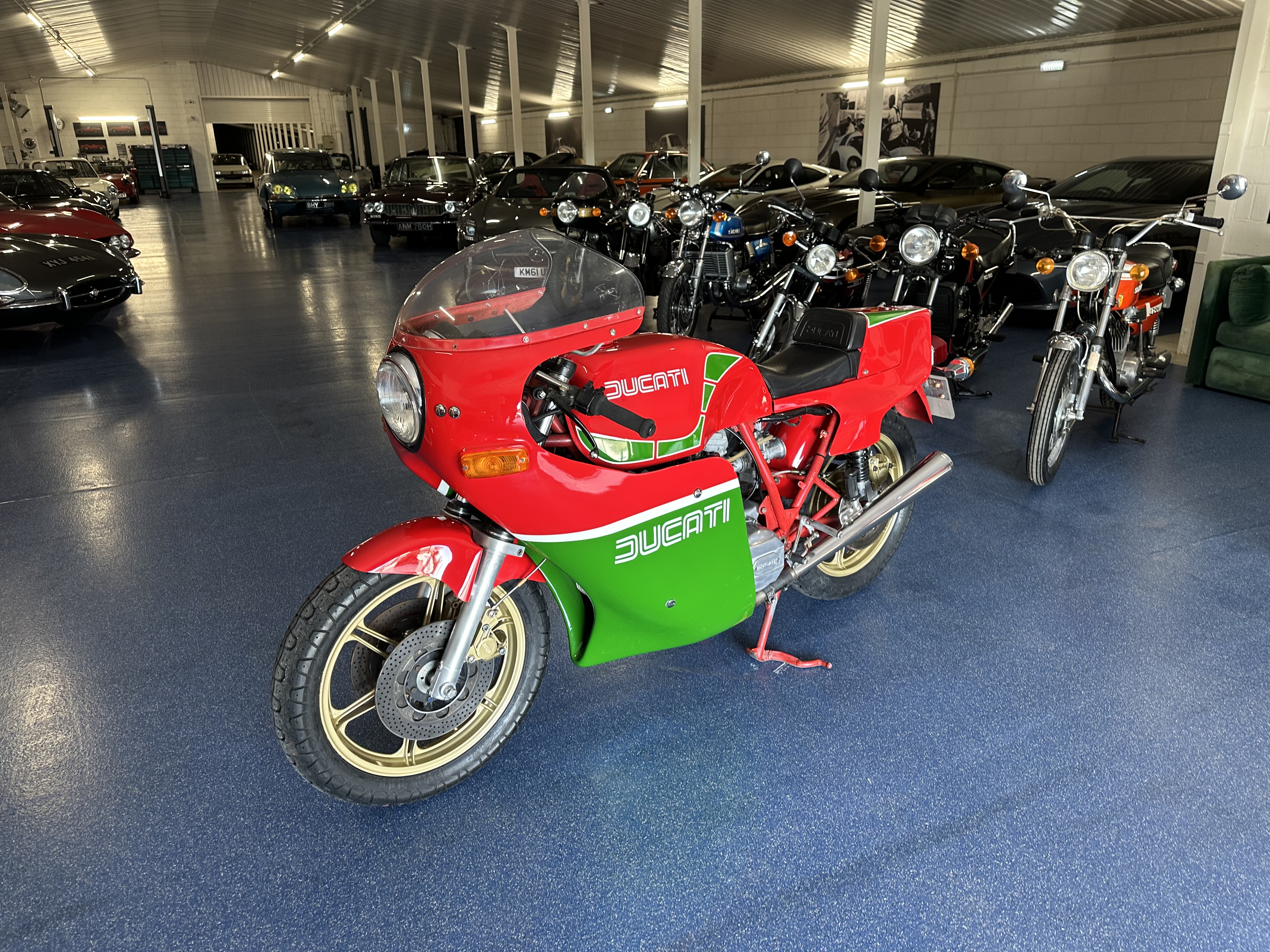 900 Mike Hailwood Replica